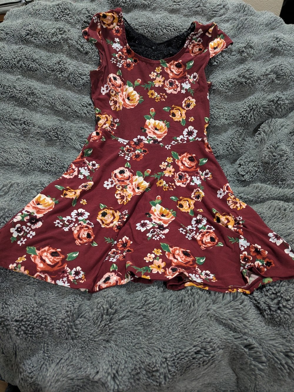No Boundaries Burgundy Floral Skater Dress with Black Lace Back – Juniors Medium